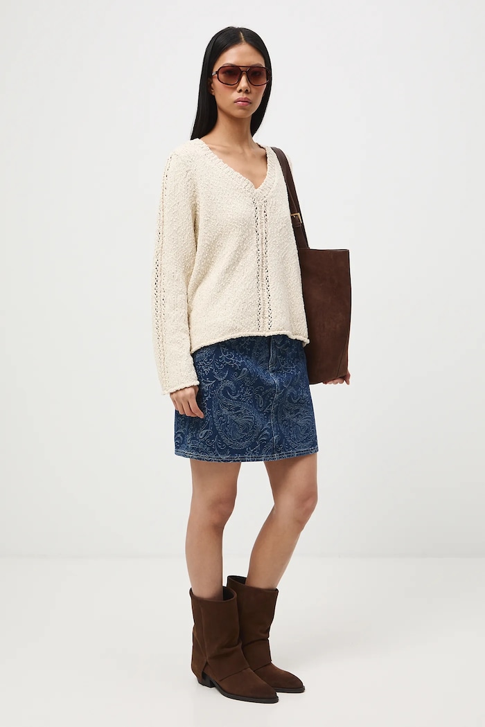 Sweter bawełniany damski o ozdobnym splocie RS26-SWD300 beżowy RS26