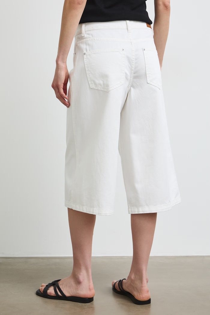 Oblečenie Bermudy dámske bavlnené regular waist RS26-SZDC00 biela