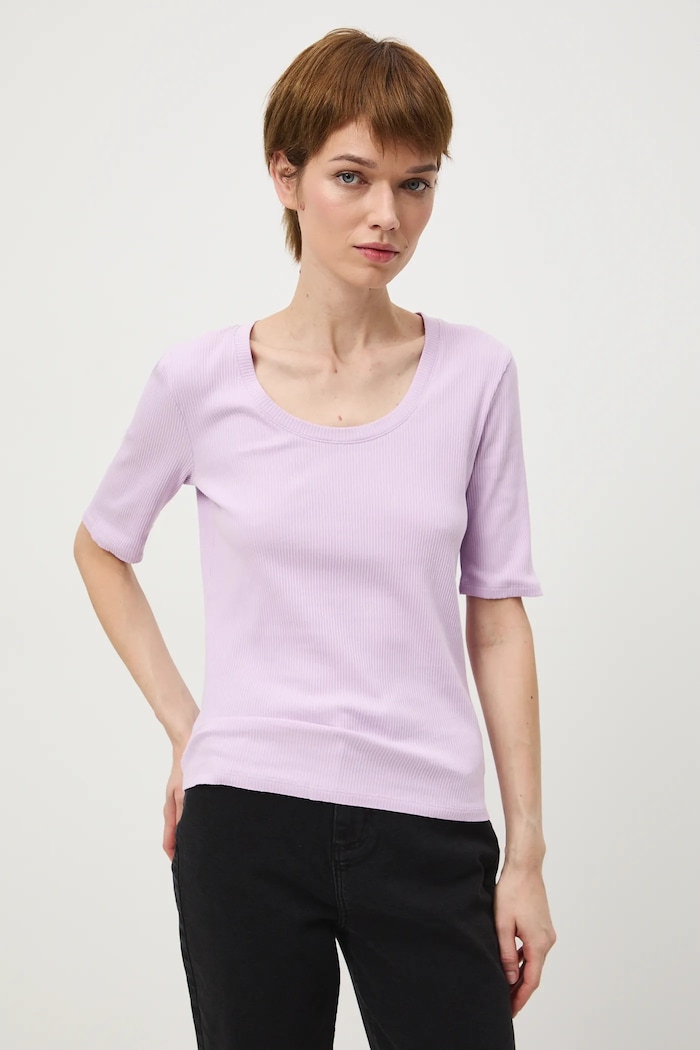 T-shirt bawełniany damski z elastanem prążkowany fioletowy RS26-TSD033