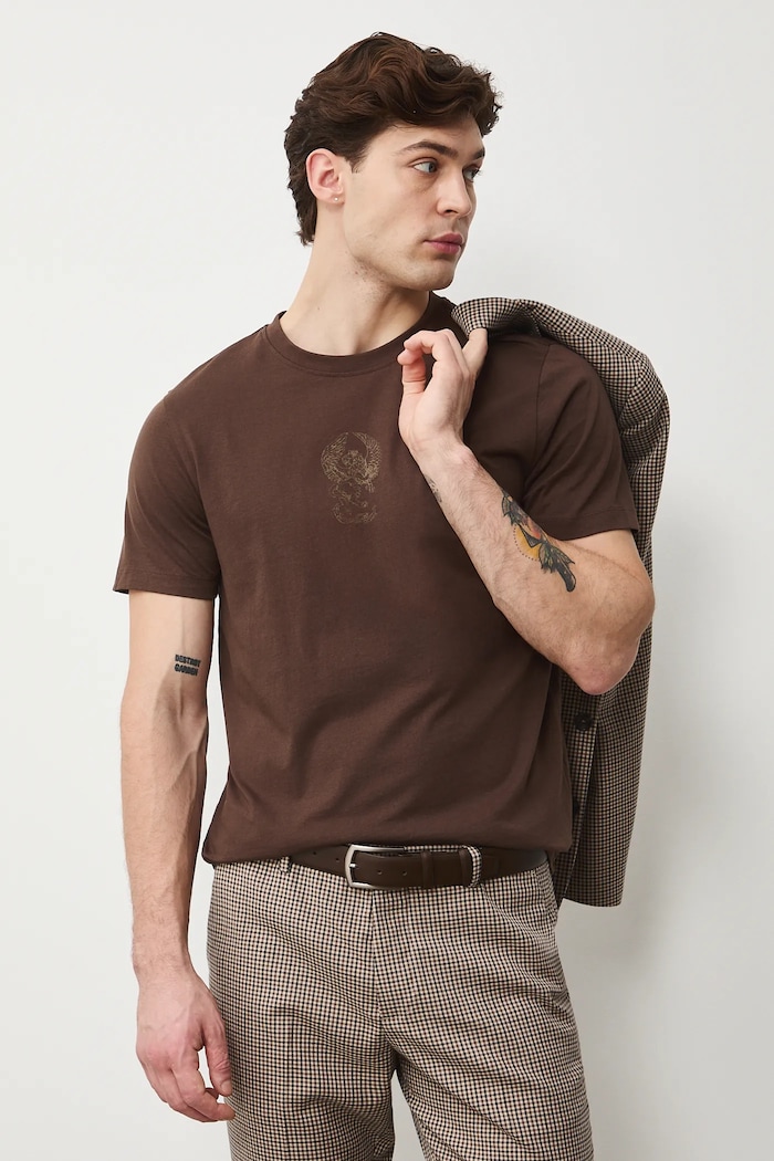 T-shirt bawełniany męski z nadrukami okrągły brązowy RS26-TSM303