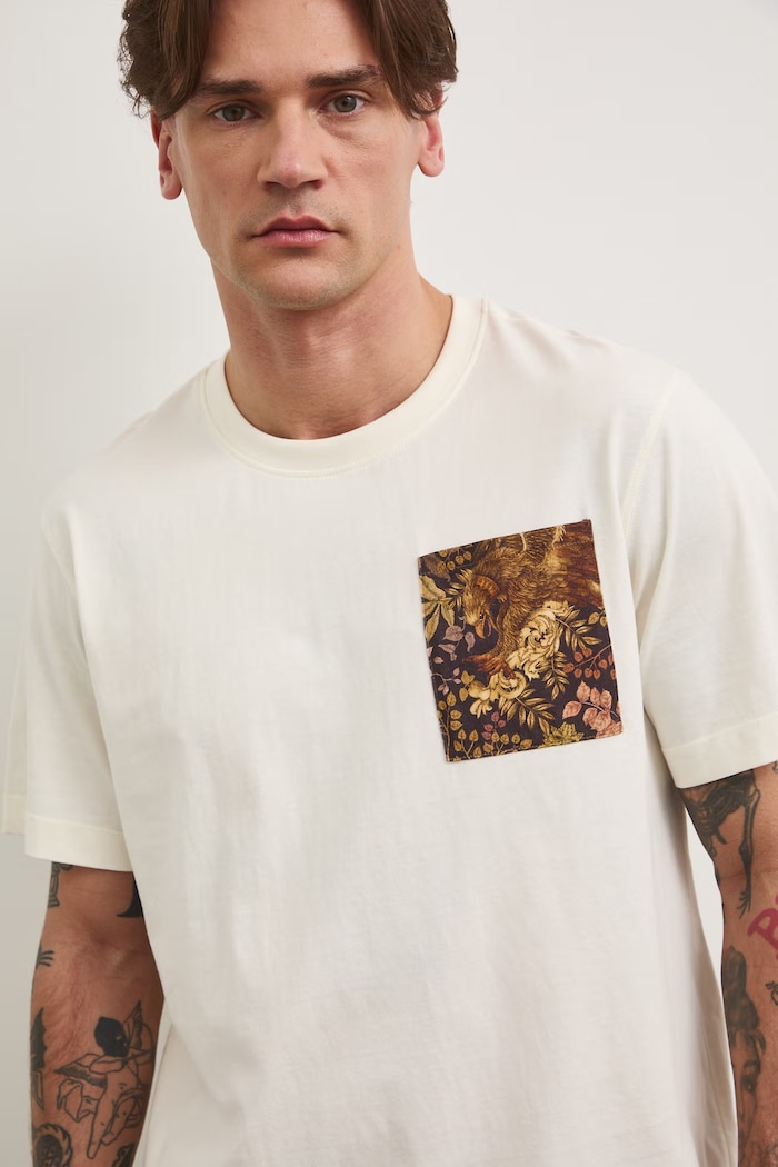 T-shirt męski bawełniany z kolekcji Ilona Tambor x Medicine RS26-TSM661 beżowy