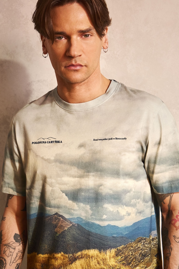 T-shirt męski bawełniany z elastanem z kolekcji Bieszczadzki Park Narodowy x Medicine multicolor RS26-TSM851