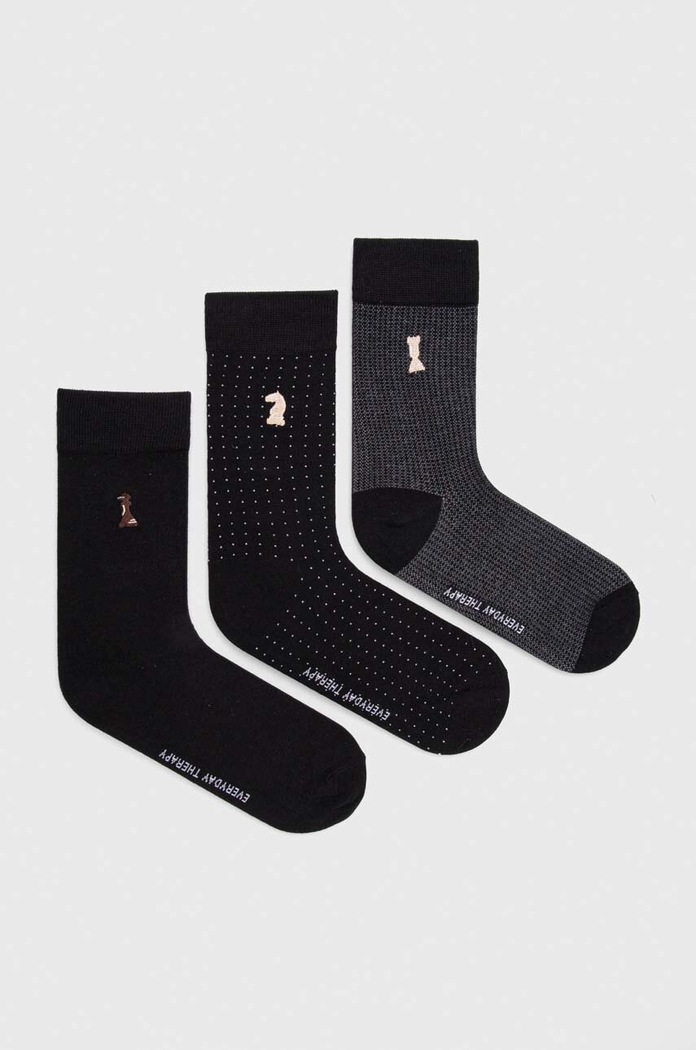 Bavlnené ponožky pánske s ozodobnou výšivkou - šachy (3-pack) viac farieb nášivka viacfarebná RW23.LGM606