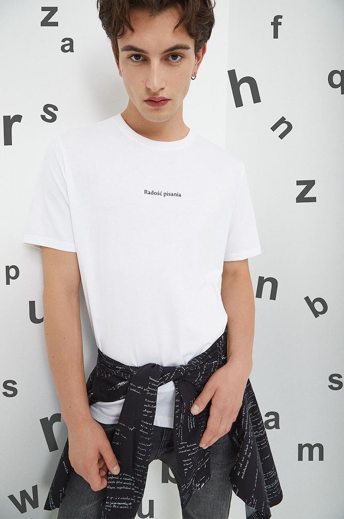 T-shirt bawełniany męski z domieszką elastanu - Kolekcja jubileuszowa. 2023 Rok Wisławy Szymborskiej x Medicine, kolor biały okrągły biały RW23.TSM357
