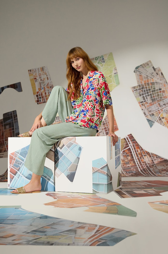 Košeľa dámska oversize z kolekcie Kúzlo miest viac farieb casual viacfarebná RW24-KKD150