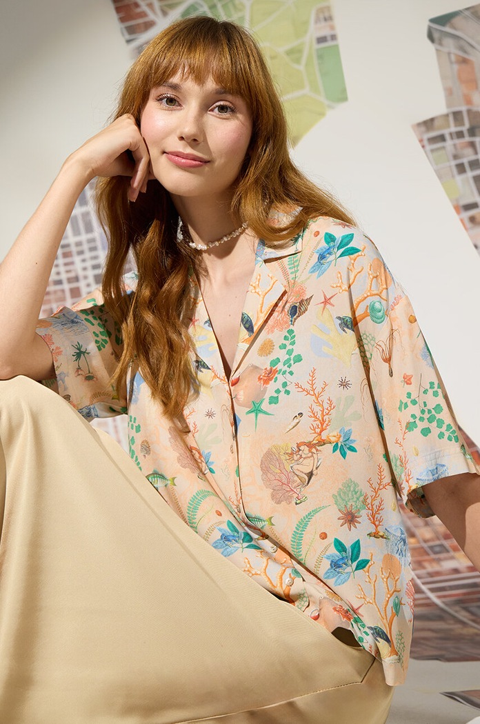 Koszula damska oversize z kolekcji Magia Miejsc kolor multicolor casual multicolor RW24-KKD150