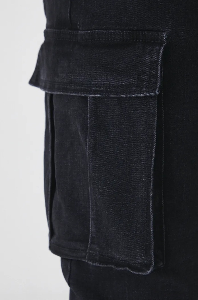 Jeansy męskie tapered z kieszeniami cargo kolor czarny czarny RW24-SJM704