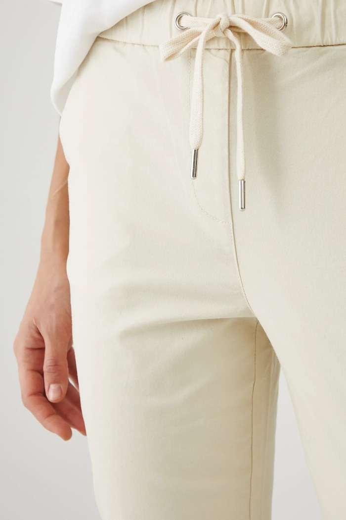 Medicine spodnie chinos damskie bawełniane z elastanem beżowy RW24-SPD011