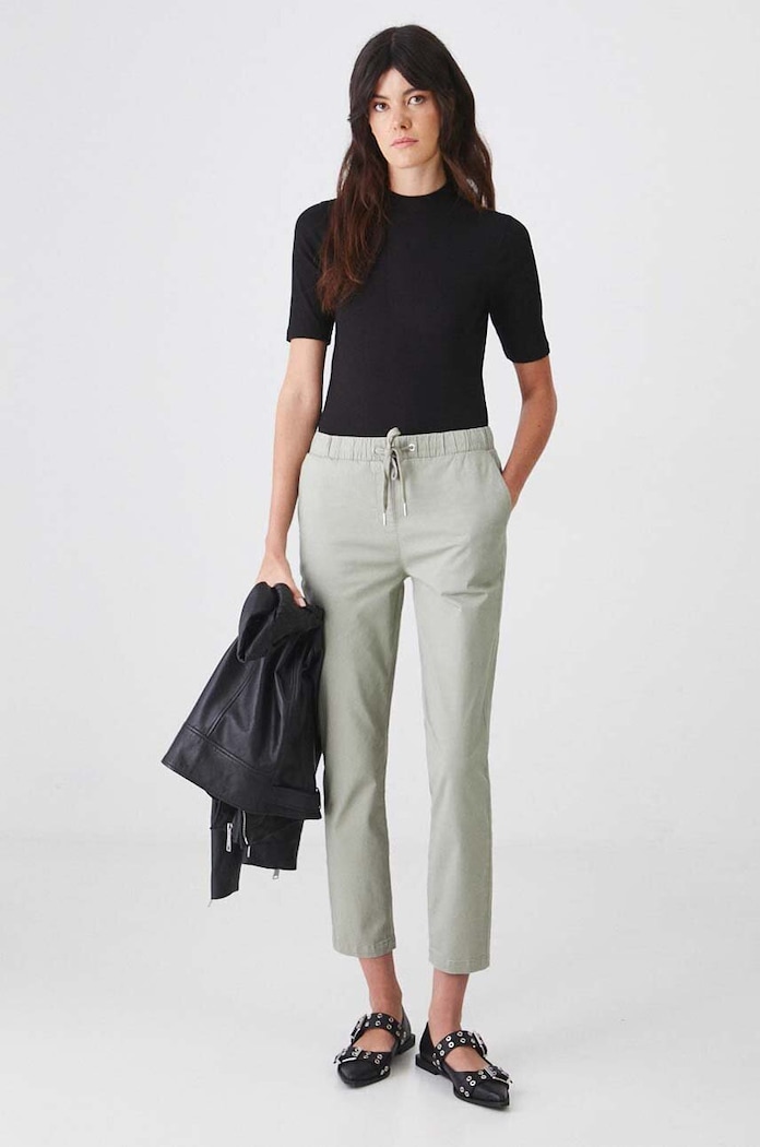 Medicine spodnie chinos damskie bawełniane z elastanem RW24-SPD011 zielony RW24