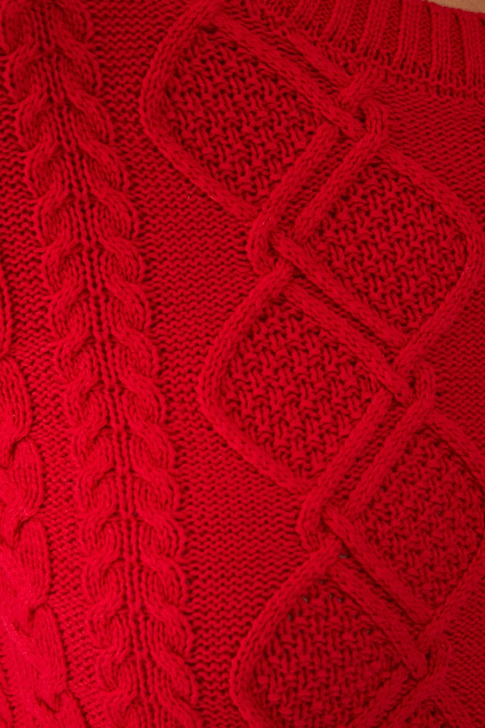 Sweter damski z warkoczowym splotem kolor czerwony RW24.SWD0A1 czerwony