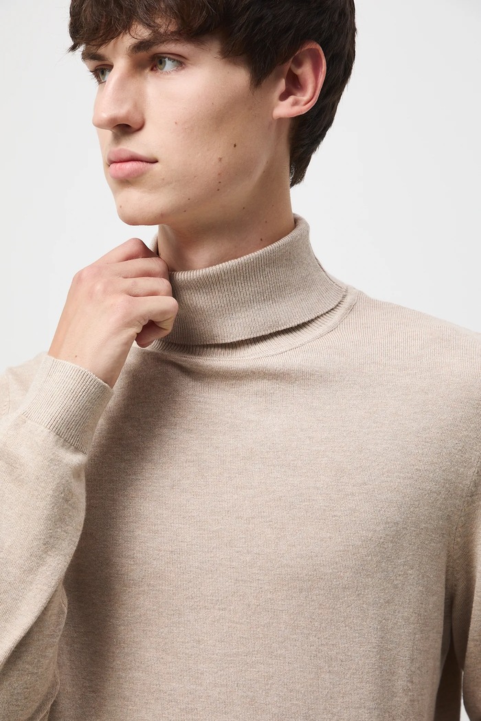 Sweter męski z golfem melanżowy kolor beżowy beżowy RW24-SWM051