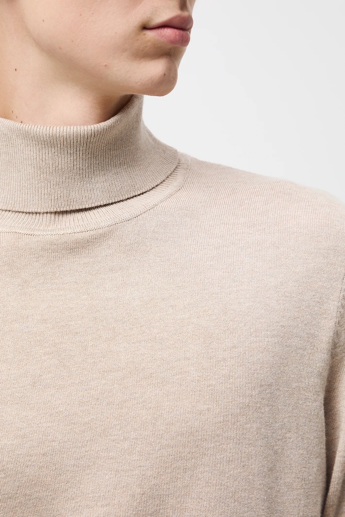 Sweter męski z golfem melanżowy kolor beżowy RW24-SWM051 beżowy