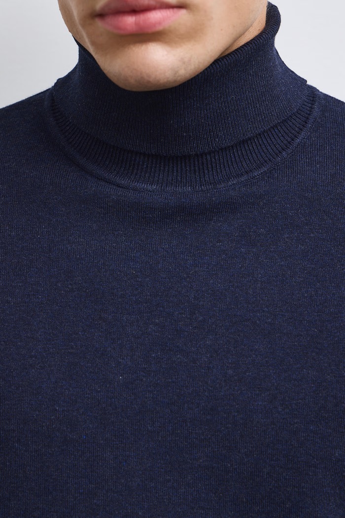 Sweter męski z golfem melanżowy kolor granatowy RW24-SWM051 granatowy
