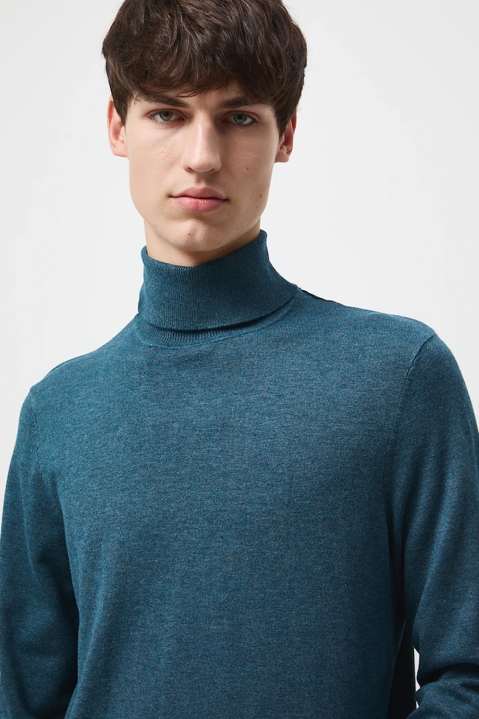 Sweter męski z golfem melanżowy turkusowy RW24-SWM051