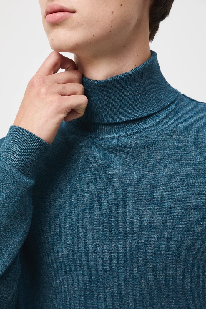 Sweter męski z golfem melanżowy RW24-SWM051 turkusowy
