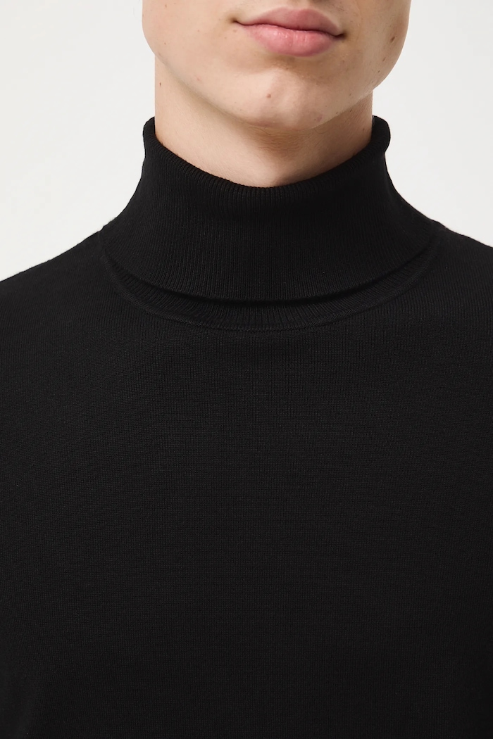 Sweter męski z golfem gładki kolor czarny RW24-SWM051 czarny