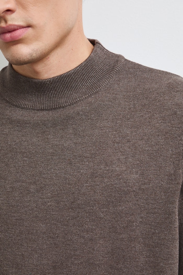 Sweter męski z wiskozą brązowy RW24-SWM052