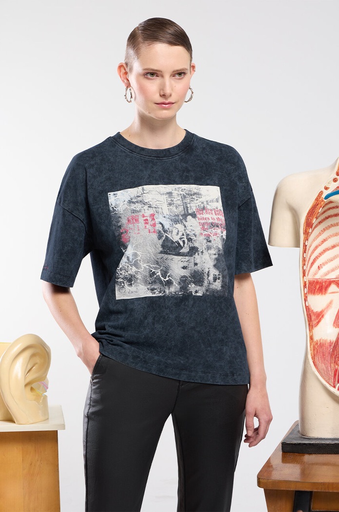 T-shirt bawełniany damski z kolekcji Science by Peter Smolka kolor czarny okrągły czarny RW24-TSD458