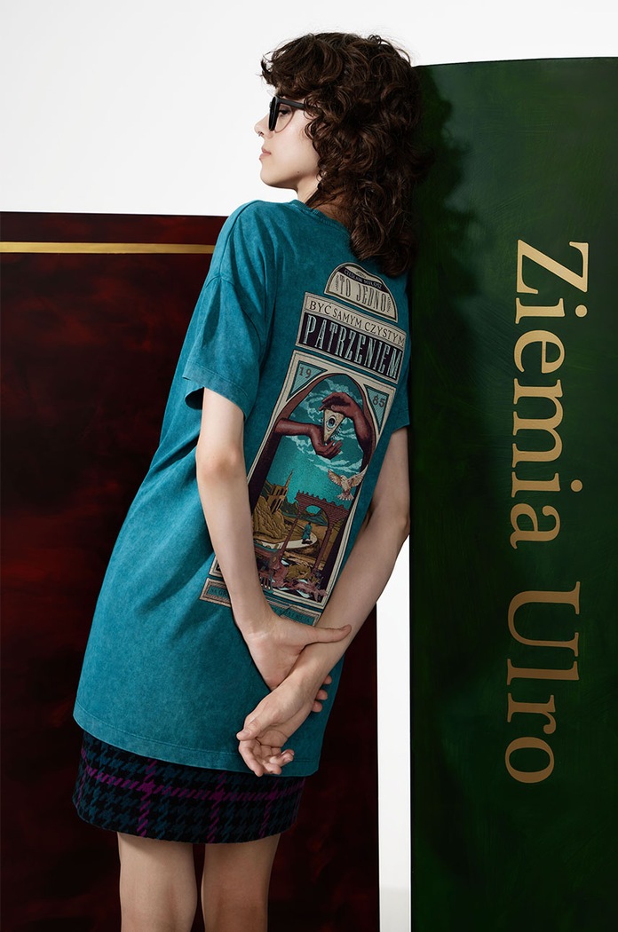 T-shirt bawełniany damski – Medicine z okazji roku Miłosza, kolor zielony okrągły zielony RW24-TSD650