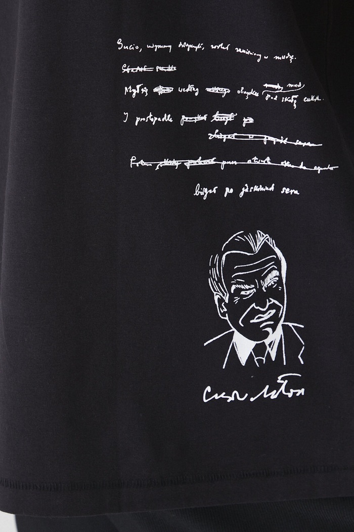 T-shirt męski – Medicine z okazji roku Miłosza, kolor czarny RW24-TSM656