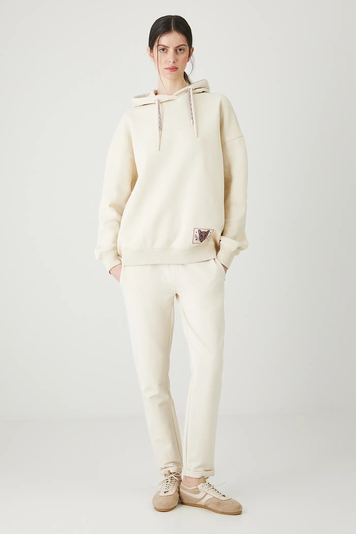 Bluza damska z ozdobną naszywką RW25-BLD011 beżowy RW25