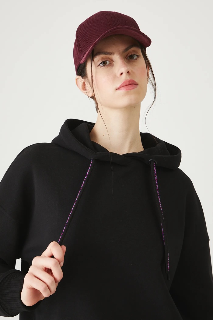 Bluza damska z ozdobną naszywką czarny RW25-BLD011