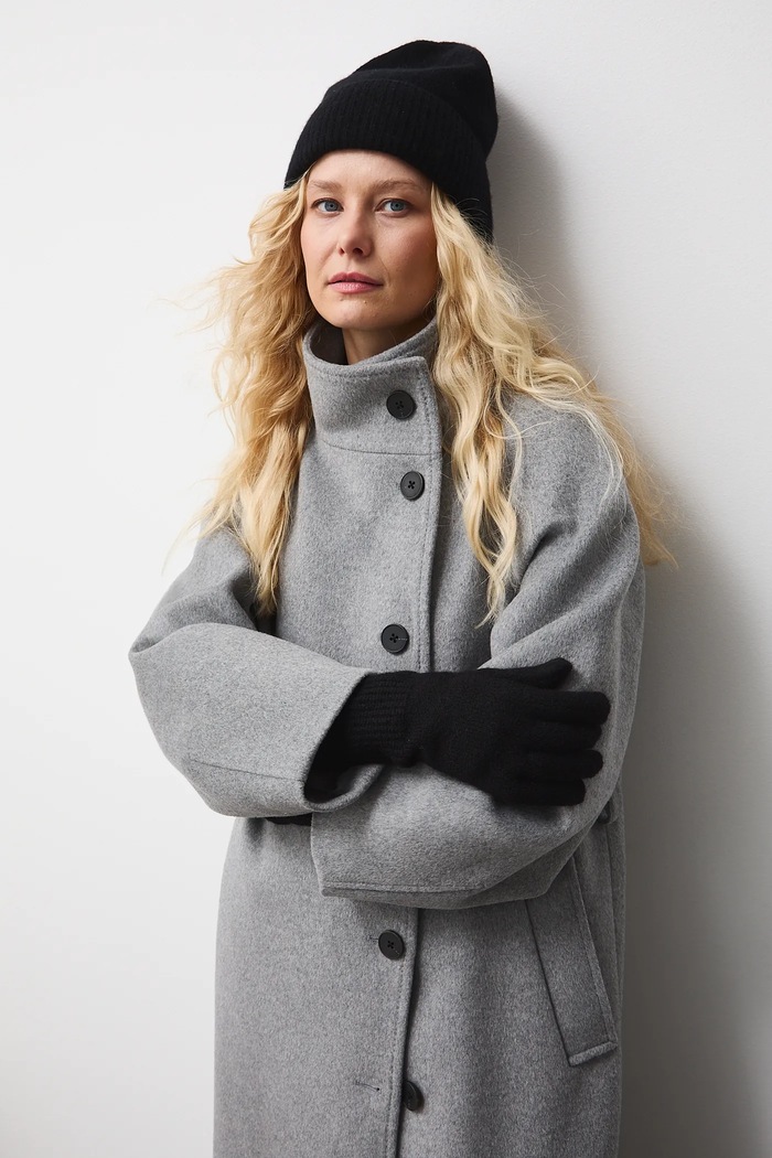 Czapka damska z wełny merino średniej grubości czarny RW25-CDD709
