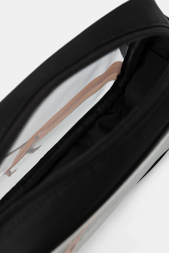 Kosmetyczka travel z okazji Dnia Psa – Zofia Różycka x Medicine czarny RW25-COU451