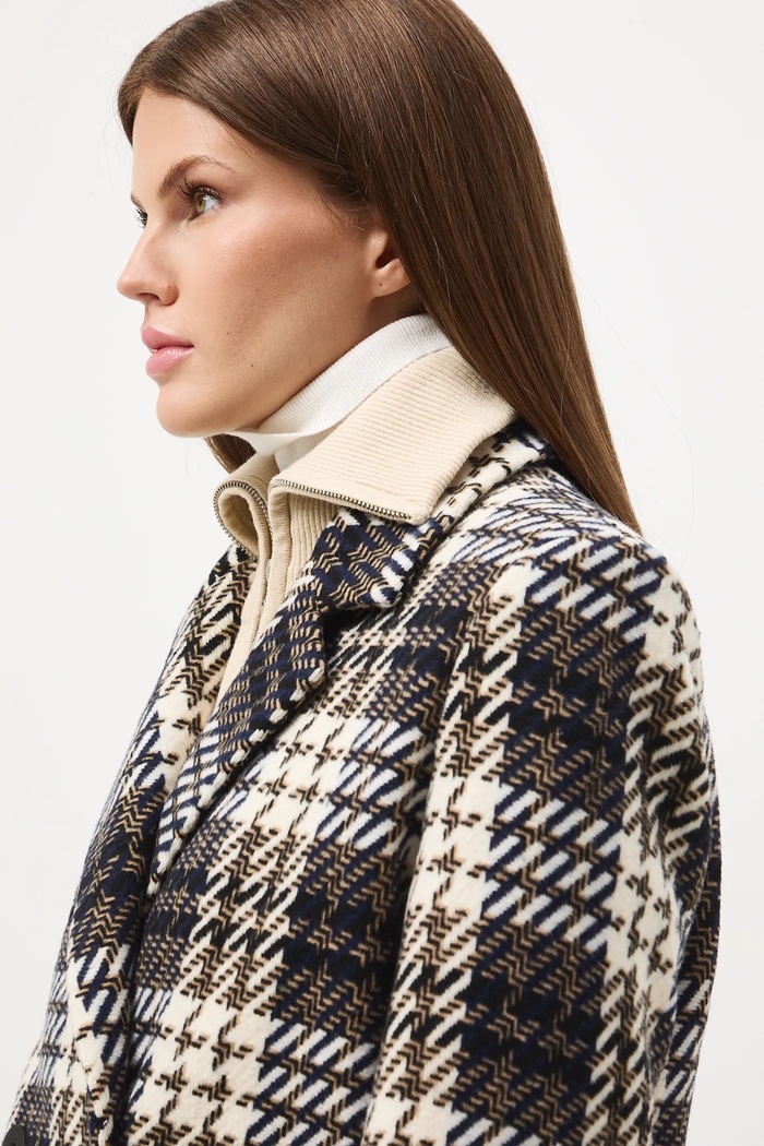 Płaszcz z domieszką wełny damski dwurzędowy w kratę multicolor RW25-KPD609