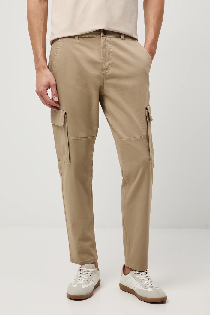 Spodnie męskie tapered z kieszeniami cargo RW25-SPM301 beżowy RW25
