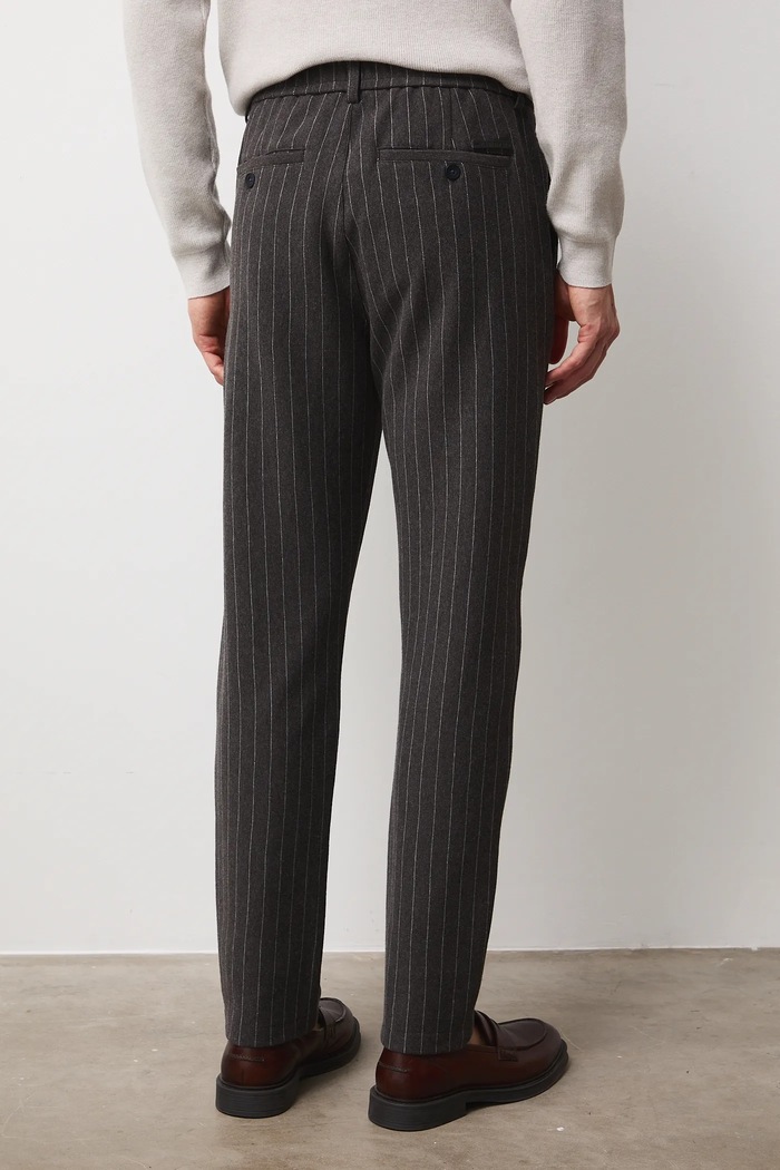 Odzież Spodnie dresowe tapered w pasy RW25-SPMC01 szary