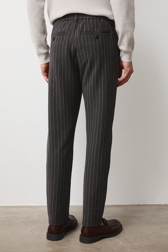 Odzież Spodnie dresowe tapered w pasy RW25-SPMC01 szary