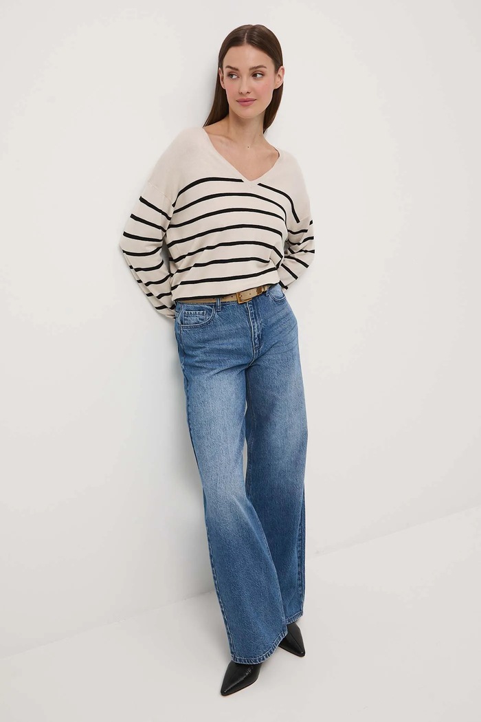 Sweter damski z wiskozą w pasy RW25-SWD034 beżowy RW25
