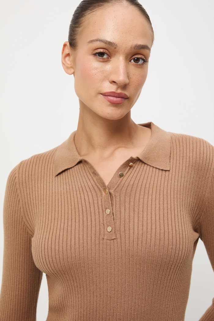 Sweter damski prążkowany beżowy RW25-SWD065