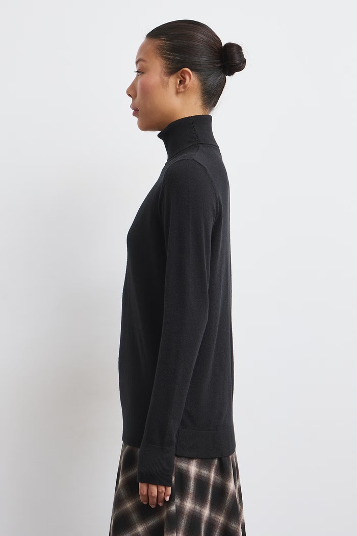 Sweter damski gładki z wiskozą RW25-SWD071 czarny RW25