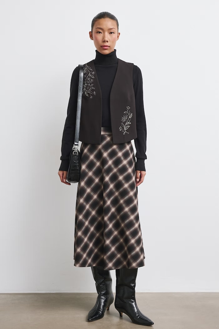Sweter damski gładki z wiskozą czarny RW25-SWD071