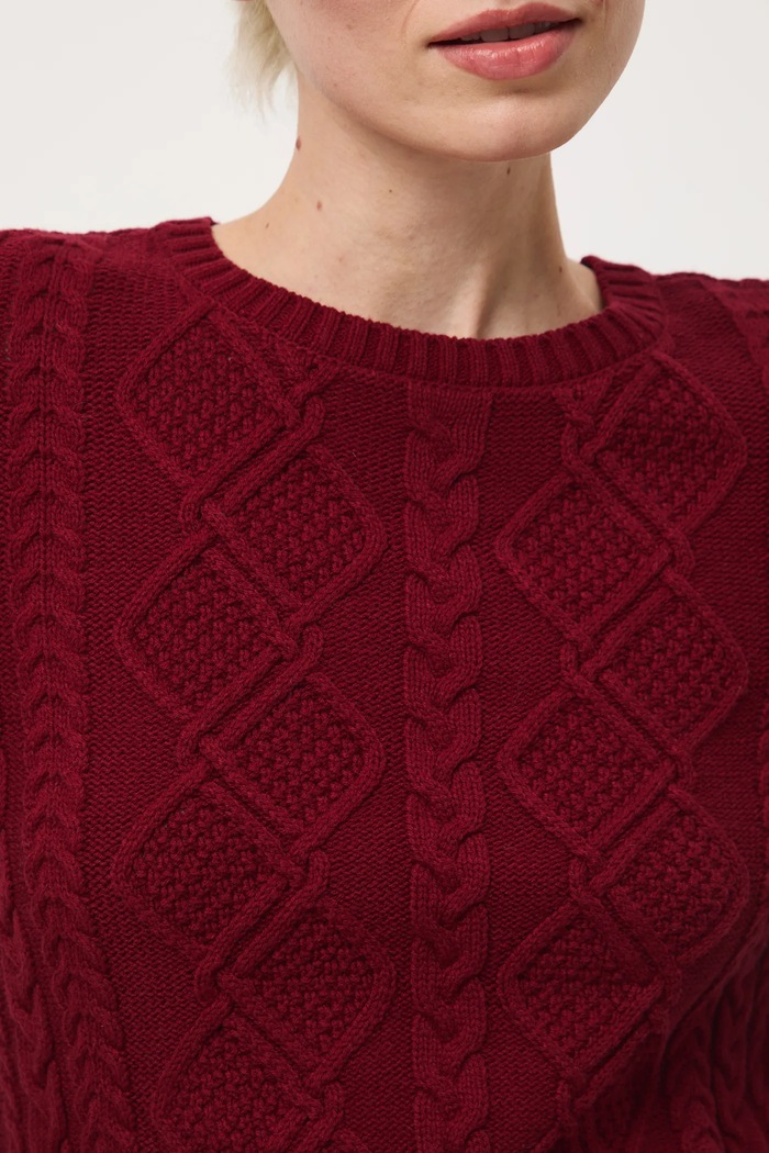 Sweter damski z warkoczowym splotem RW25-SWD0A0 bordowy