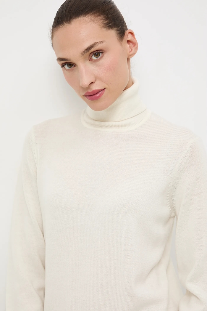 Sweter z wełny merino gładki beżowy RW25-SWD810