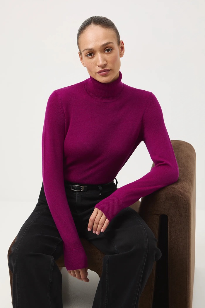 Sweter z wełny merino gładki cienka różowy RW25-SWD810
