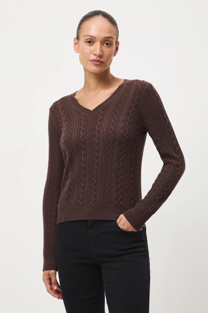 Sweter z wełny merino z warkoczowym splotem RW25-SWD813 brązowy