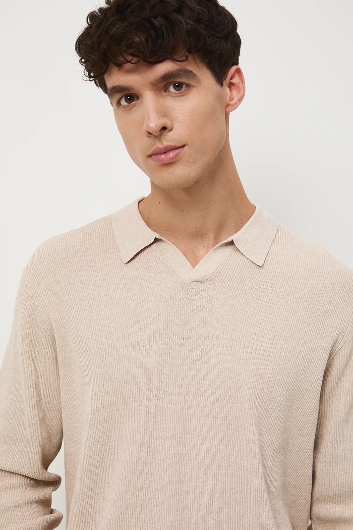 Sweter męski z kołnierzykiem beżowy RW25-SWM030