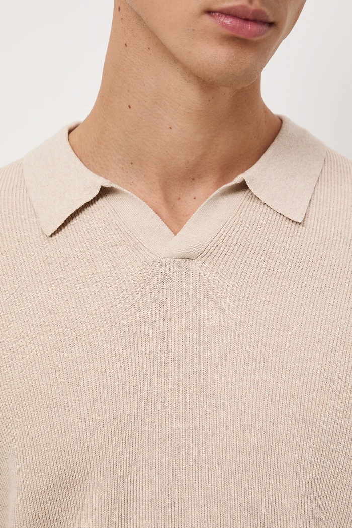 Sweter męski z kołnierzykiem RW25-SWM030 beżowy
