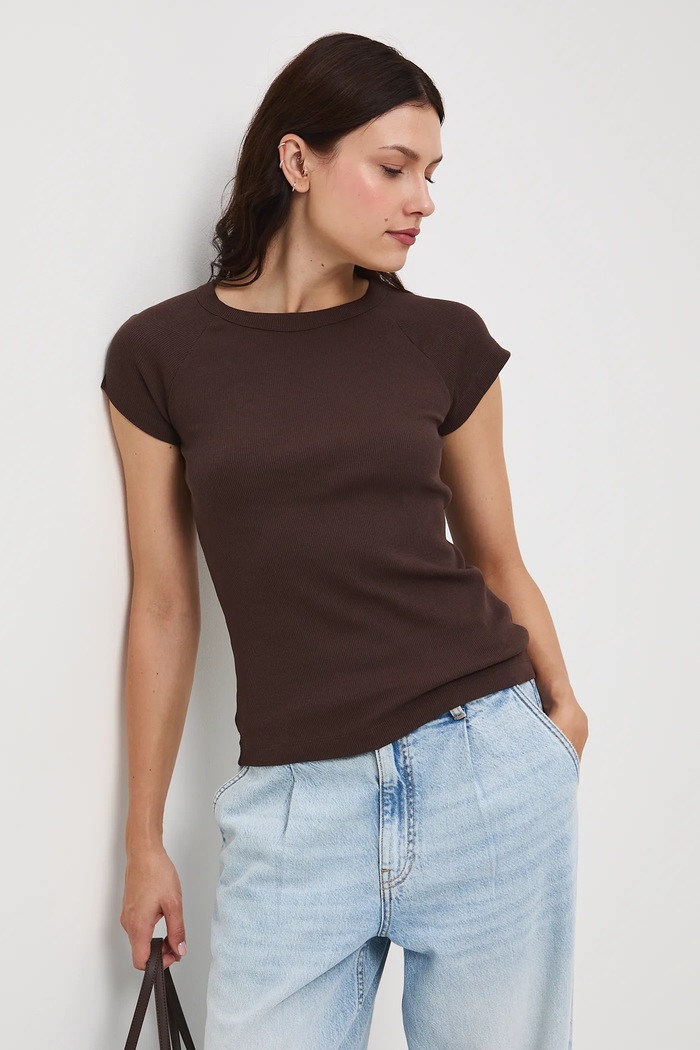 T-shirt bawełniany damski z elastanem prążkowany RW25-TSD040 brązowy RW25