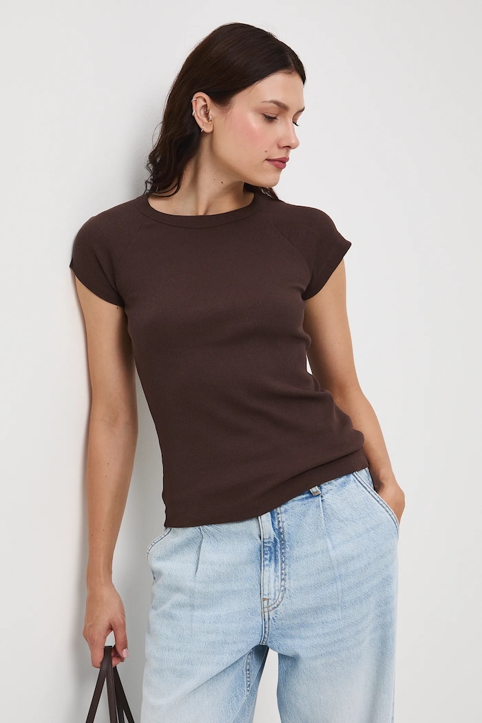 T-shirt bawełniany damski z elastanem prążkowany RW25-TSD040 brązowy RW25