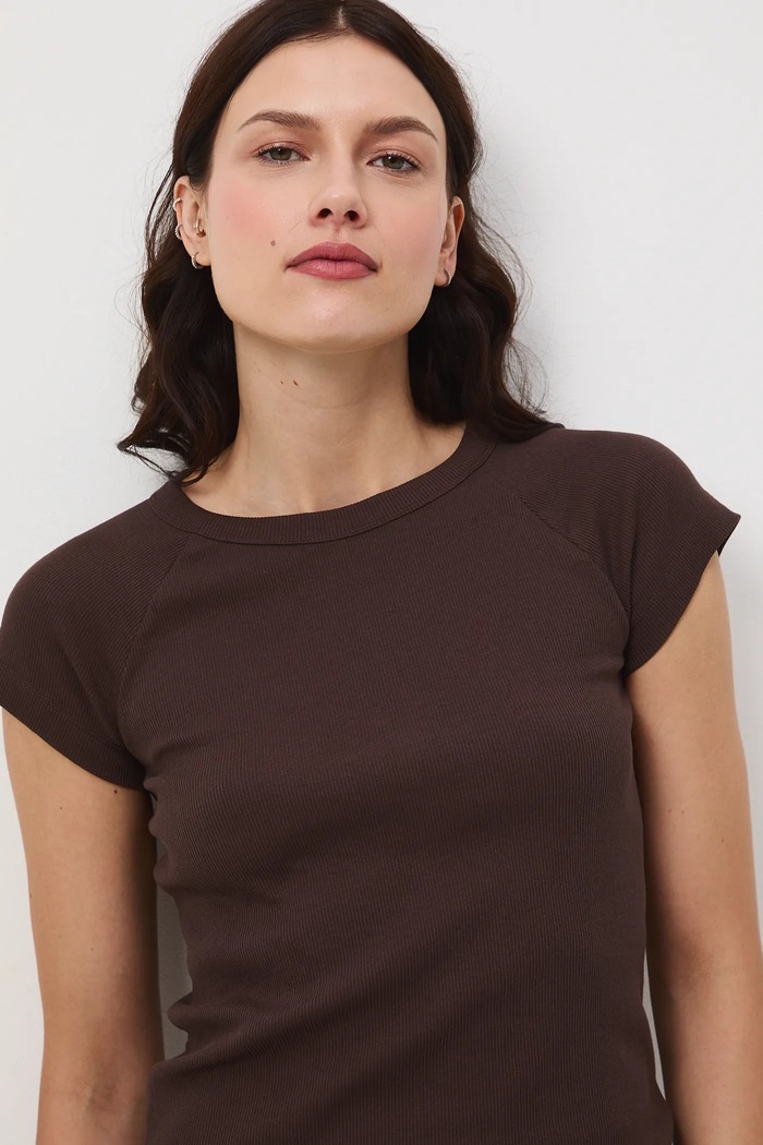 T-shirt bawełniany damski z elastanem prążkowany brązowy RW25-TSD040