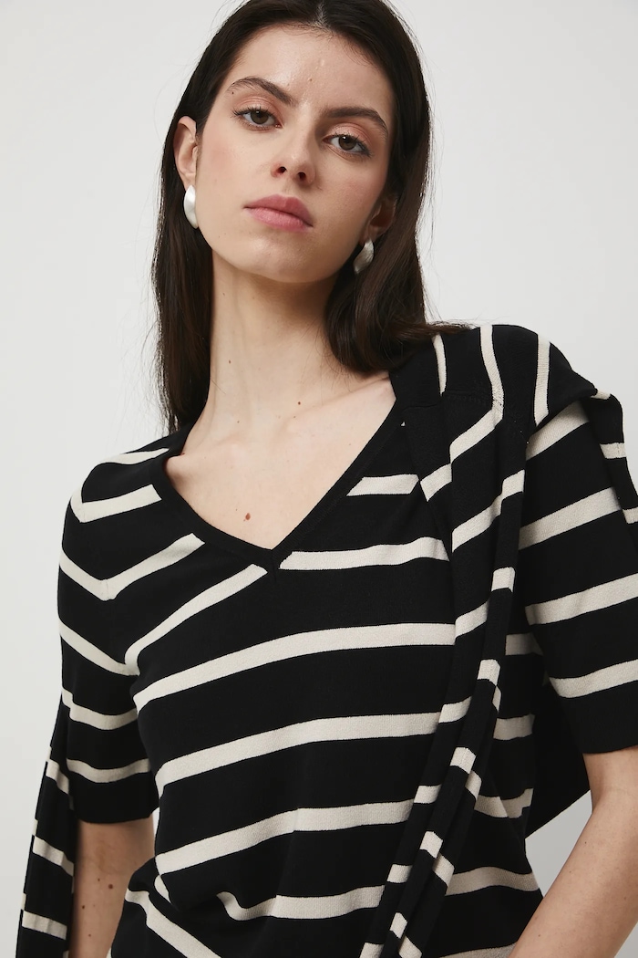 T-shirt damski w pasy czarny RW25-TSD306