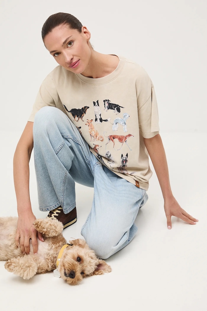 T-shirt bawełniany damski z okazji Dnia Psa – Zofia Różycka x Medicine okrągły beżowy RW25-TSD450