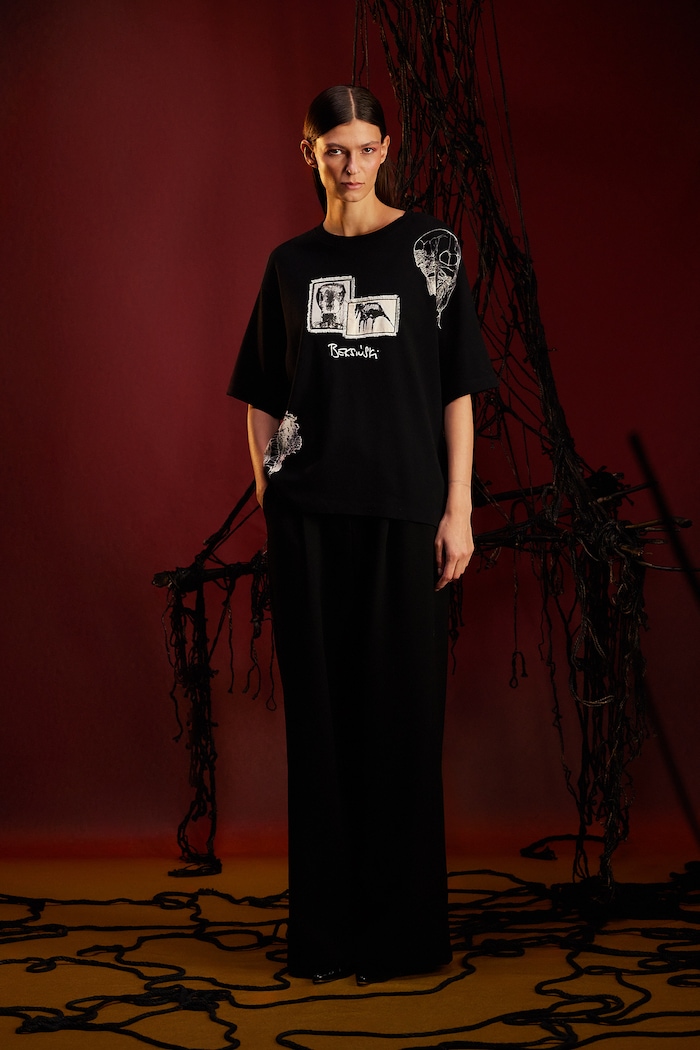 T-shirt bawełniany damski z kolekcji Zdzisław Beksiński x Medicine RW25-TSDA56 czarny RW25