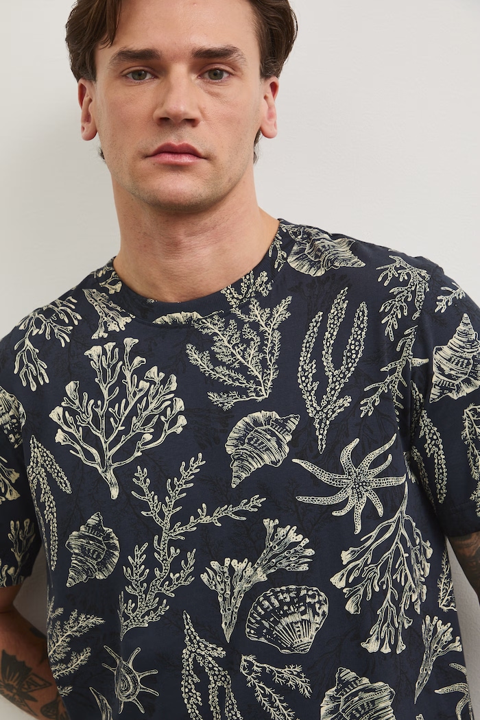 T-shirt bawełniany męski wzorzysty granatowy RW25-TSM102