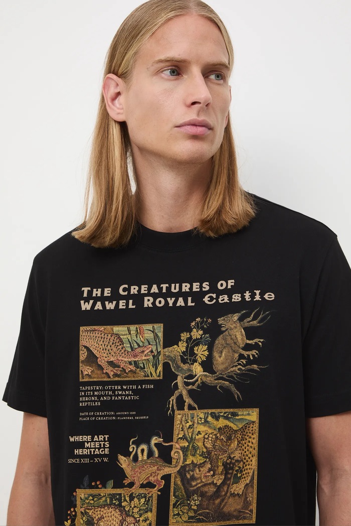 T-shirt bawełniany męski z kolekcji Zamek Królewski na Wawelu x Medicine okrągły czarny RW25-TSM857